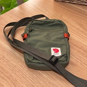 FJÄLLRÄVEN - High Coast Convertible Crossbody Bag